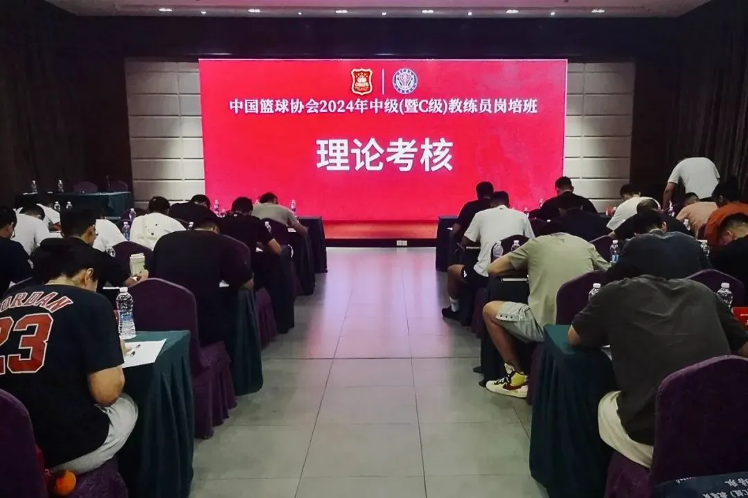 专业篮球运动员推荐的赛事训练计划_1